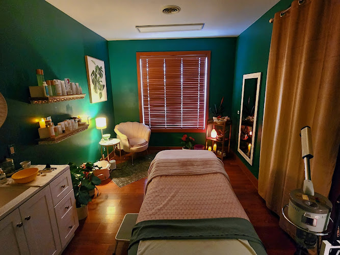 Bloom, Beauty - Facial Lounge