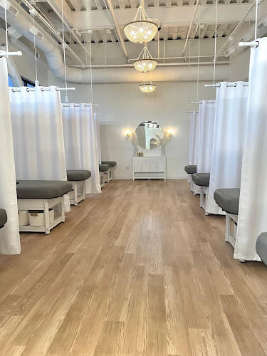 FACE FOUNDRIÉ - Farmington (Station Park)