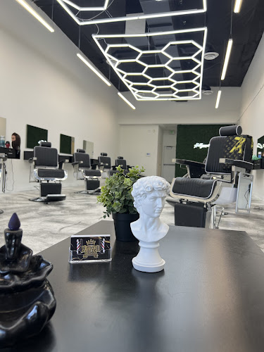 Hollywood Cuts Barbershop