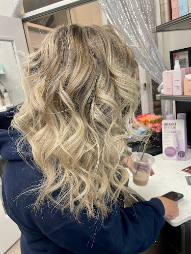 La Mateace hair studio