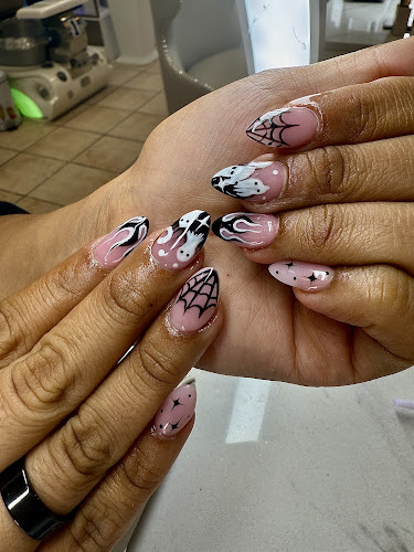 Lala Nails