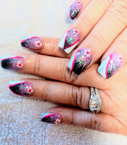 Le (Nail, Microblading, Facial )Salon