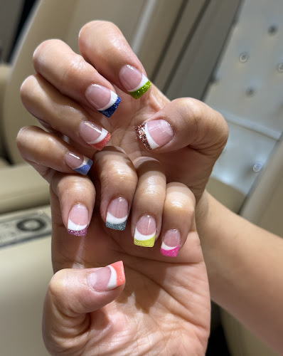 Roy Nails & Spa