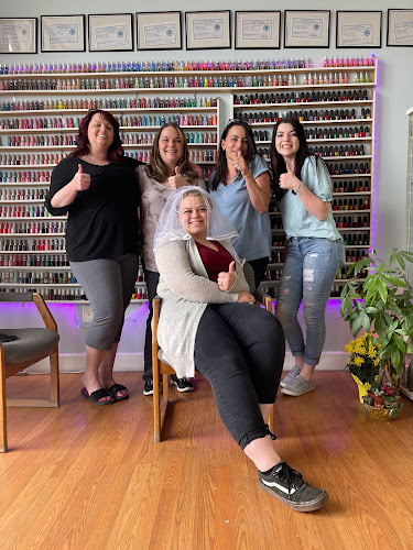 Royal Nails & Lashes