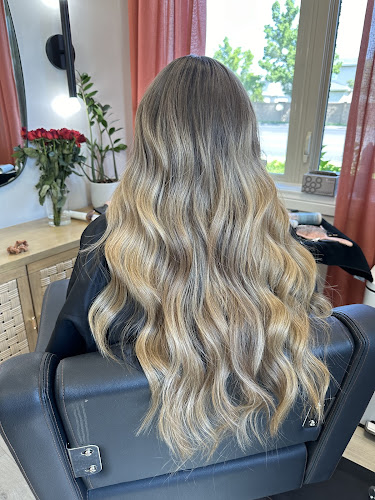 Studio MaK- UT Hair Salon