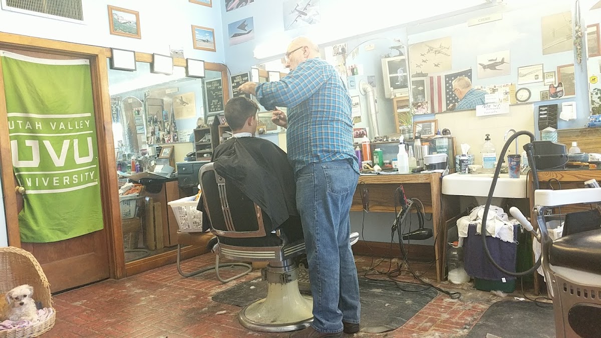 Lou's Barber Shop